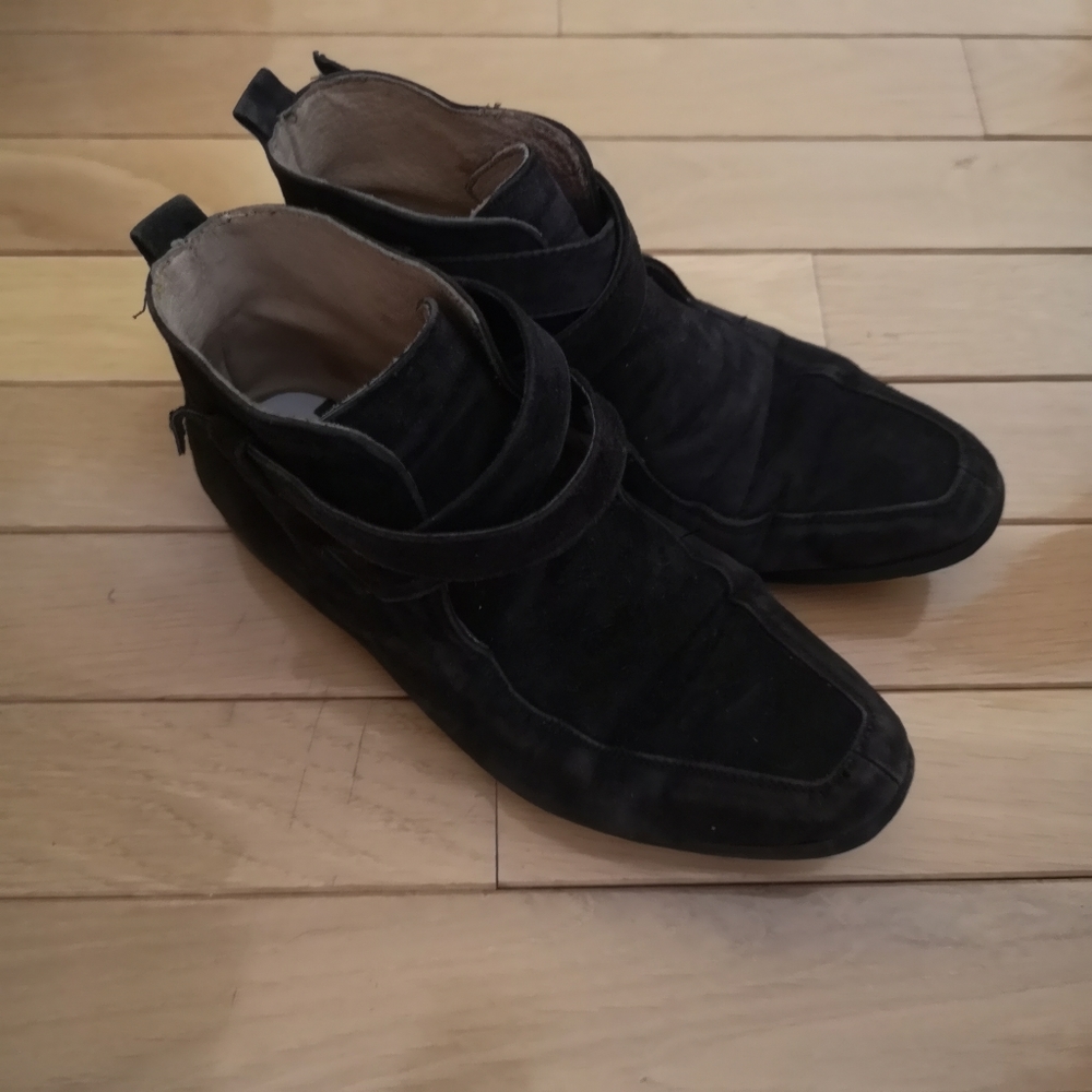 Vintage Grunge Look Suede Booties